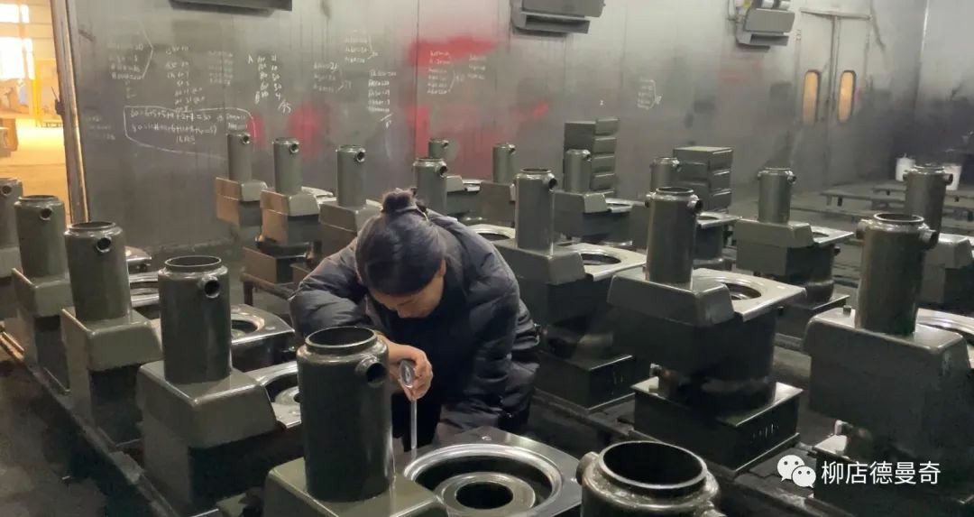 柳店新型环保炉具旺季生产严把质量关！